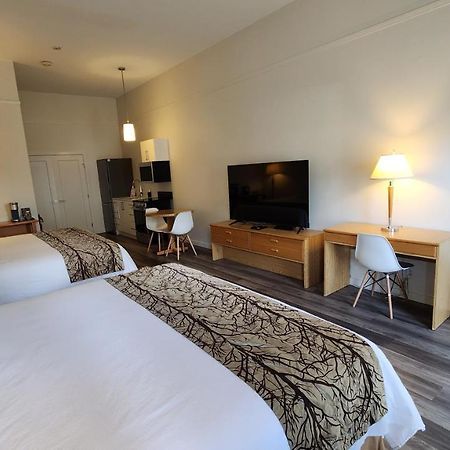 The Cedars Inn Hotel & Convention Centre Gibsons Exteriör bild