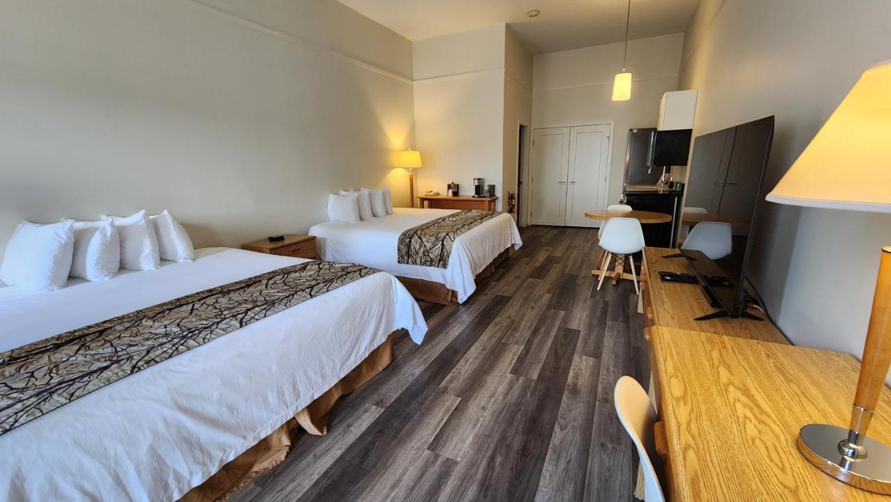 The Cedars Inn Hotel & Convention Centre Gibsons Exteriör bild