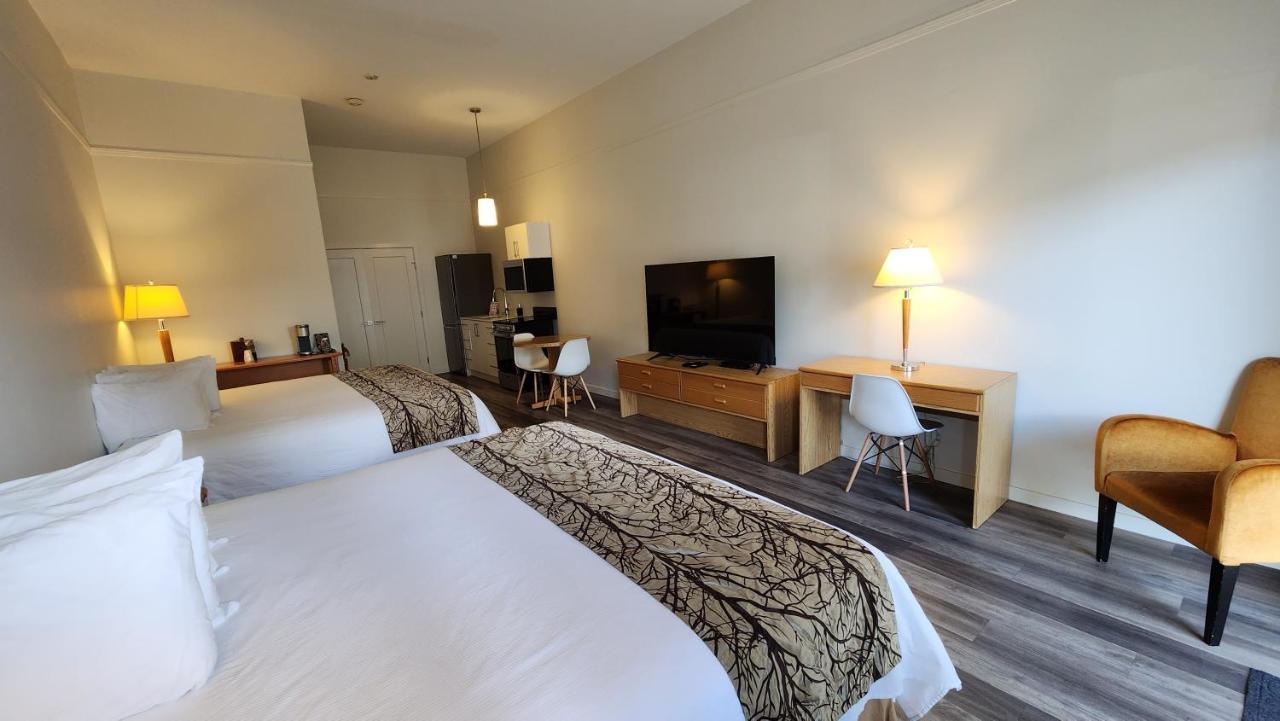 The Cedars Inn Hotel & Convention Centre Gibsons Exteriör bild