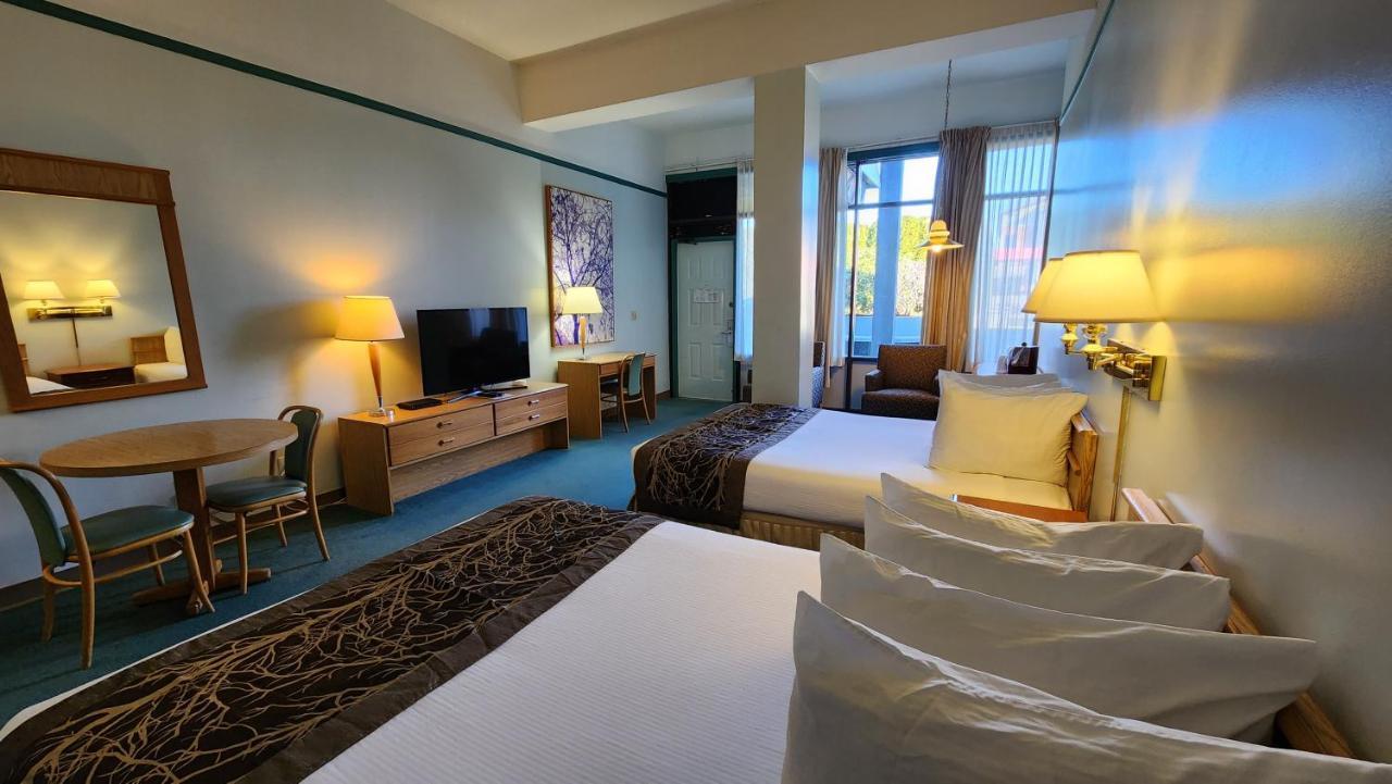 The Cedars Inn Hotel & Convention Centre Gibsons Exteriör bild