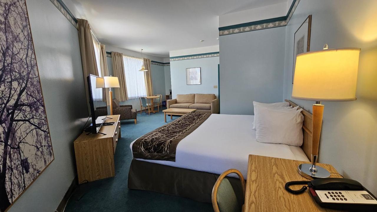The Cedars Inn Hotel & Convention Centre Gibsons Exteriör bild