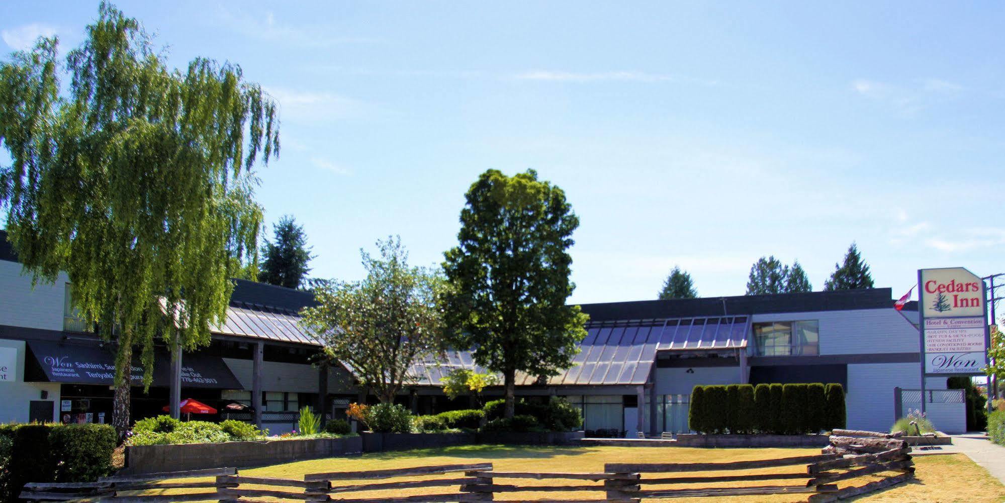 The Cedars Inn Hotel & Convention Centre Gibsons Exteriör bild